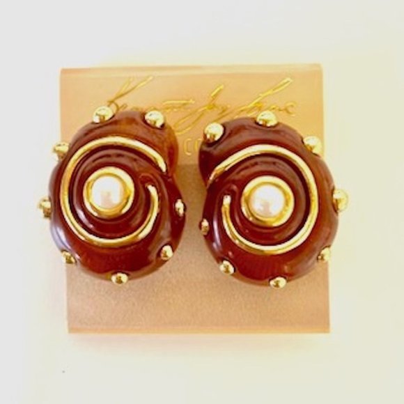 KENNETH JAY LANE, BLACK RESIN SNAIL SHELL CLIP E… - Picture 6 of 7